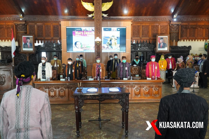 Bupati Jepara Dian Kristiandi mengambil sumpah dan mengukuhkan ratusan pejabat di lingkungan Pemkab Jepara, Jumat (10/6/2021) sore di Pendapa RA Kartini Jepara., Foto: Humas Pemkab Jepara