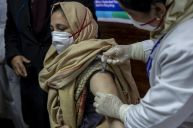 Meredam Rasa Panik Saat Berangkat Vaksinasi