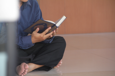 Pahala dan Manfaat Mendengarkan Lantunan Ayat Suci Alquran