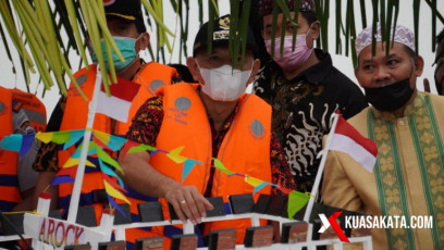 Dilakukan Secara Sederhana, Prosesi Larungan Berjalan Lancar