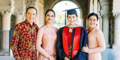 Pola Pengasuhan ala Orang Tua Maudy Ayunda