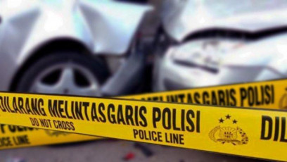 Sopir Ambil Botol Susu Saat Mengemudi, Mobil Ini Nyungsep ke Selokan