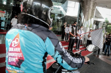 Bangkitkan Ekonomi dan Lapangan Kerja, Menparekraf Lepas Komunitas Srikandi Wonderful Ride