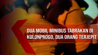 Dua Mobil Minibus Tabrakan di Kulonprogo, Dua Orang Terjepit Bodi kendaraan