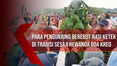 Para Pengunjung Berebut Nasi Ketek di Tradisi Sesaji Rewanda Goa Kreo Semarang