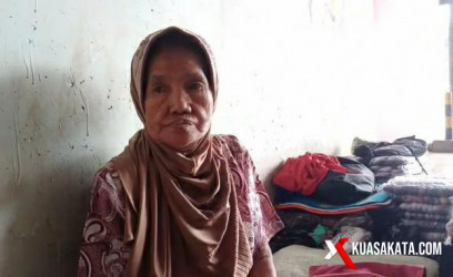 Tak Kenal Lelah, Ngatipah Terus Berdagang Meski Usia Telah Renta