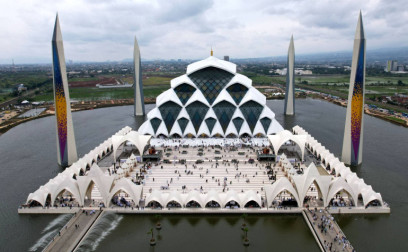 Sempat Viral karena Dibangun dengan Biaya APBD, Ini 6 Fakta Masjid Raya Al Jabbar yang Diresmikan Ridwan Kamil
