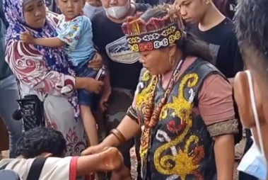 Benarkah hanya dengan Minyak Penyakit Tulang dapat Disembuhkan seperti Ida Dayak? Ini Kata Dokter