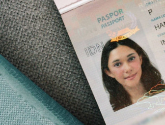 Foto Paspornya Kelewat Cantik, Nana Mirdad Bikin Iri Warganet hingga Trending di Twitter