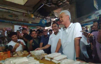 "Blusukan" ke Pasar Baru Balikpapan, Ganjar Dengarkan Keluhan Pedagang Tahu-Tempe