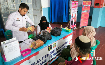 Pastikan Tidak Ada Barang Terlarang, Petugas Geledah Barang dan Makanan yang Masuk ke Lapas Brebes