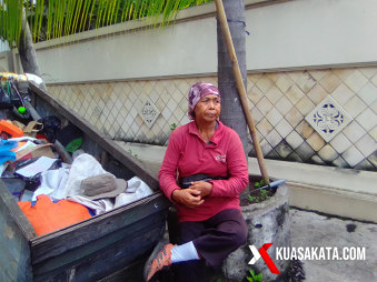 Tak Ingin Repotkan Keluarga, Tarmi Pilih Jadi Pemulung dan Hidup Sebatang Kara