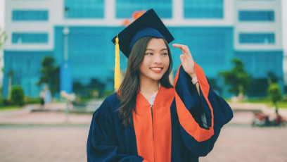 Pendidikan Tinggi adalah Tertiary Education jadi Tak Wajib Merupakan Ungkapan Sesat Pikir