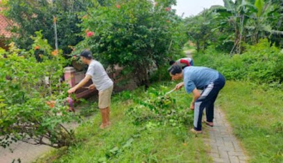 Ciptakan Lingkungan Sehat, Warga RT 03 RW 07 Kelurahan Sampangan Semarang Lakukan Kerja Bakti
