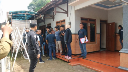 Polisi Geledah Rumah Predator Seks Jepara, Temukan Kondom dan Barang Bukti Lain