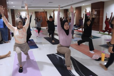 Harris Sentraland Semarang Ajak Masyarakat Hidup Sehat Melalui Zen Yoga