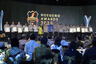 Lima Polisi Teladan Raih Penghargaan Hoegeng Awards 2025