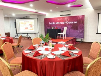 Belajar Table Manner Jadi Seru dan Berkelas di favehotel Simpang Lima Semarang