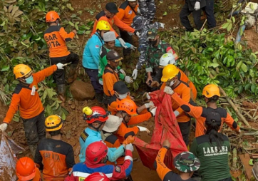 Delapan Jenazah Ditemukan dalam Bencana Tanah Longsor di Cilacap